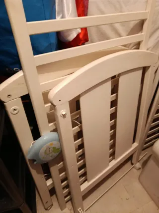 Cuna de bebé blanca
