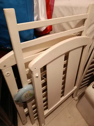 Cuna de bebé blanca
