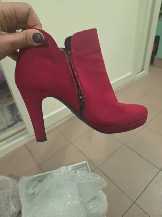 Stivaletti rossi tacco sottile