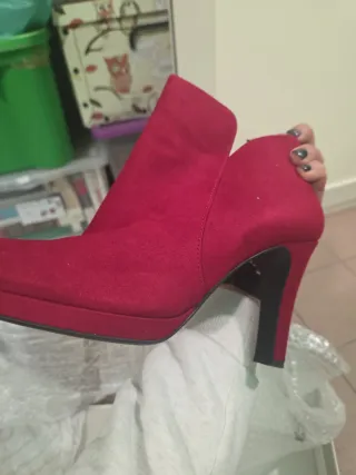 Stivaletti rossi tacco sottile