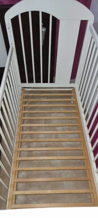 Cuna de bebé blanca