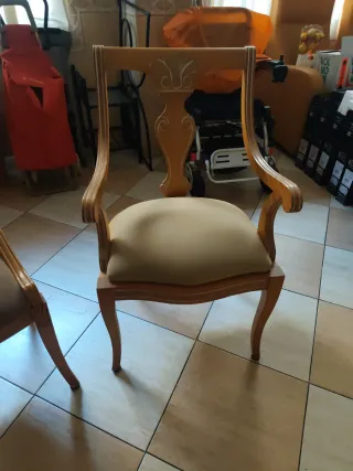 Sillas de madera con asiento de tela
