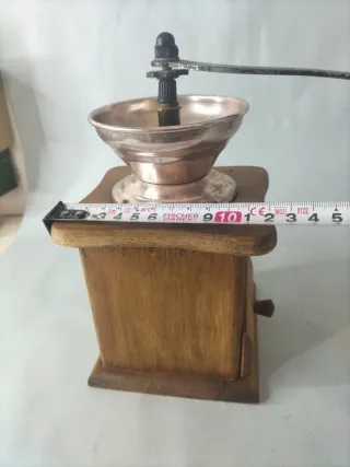 Molinillo de café antiguo artesanal