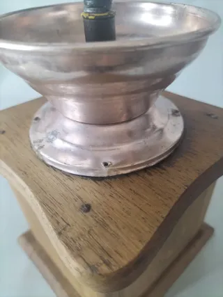 Molinillo de café antiguo artesanal