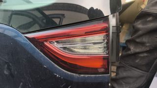 Piloto Trasero Derecho Portón Scenic 2018