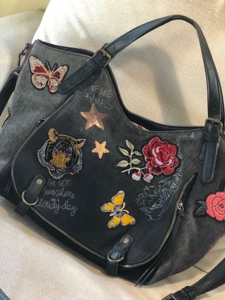 Bolso Desigual con bordados aterciopelados
