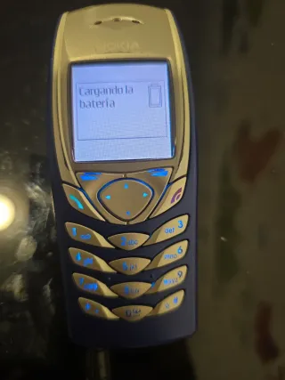 Nokia 6100 con cargador