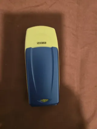 Nokia 6100 con cargador