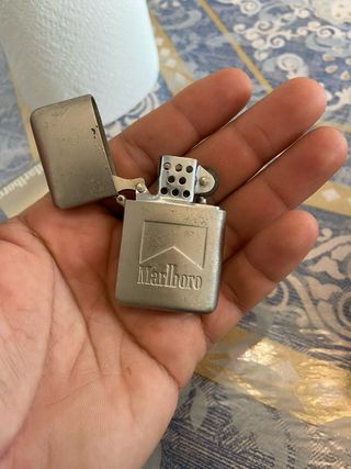 Set di 8 accendini assortiti