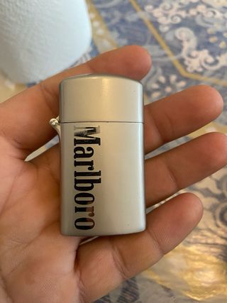 Set di 8 accendini assortiti