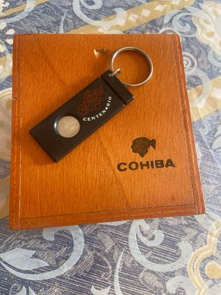 Lote de 8 mecheros variados y Caja Cohiba