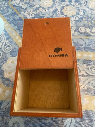 Lote de 8 mecheros variados y Caja Cohiba