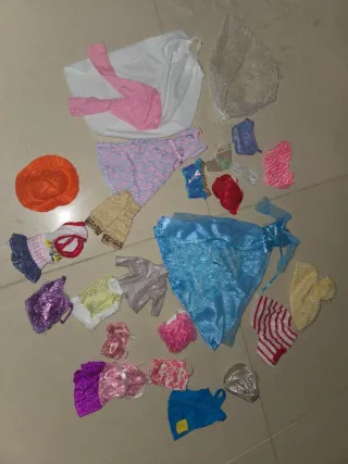 Lotto vestiti Barbie e accessori
