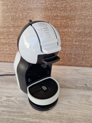 Cafetera Dolce Gusto Blanca y Negra