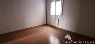 Piso en alquiler en Linares