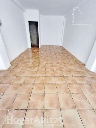 Local comercial en venta en Benicalap en Valencia