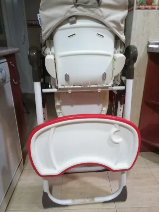 Trona de bebé en perfecto estado