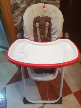 Trona de bebé en perfecto estado