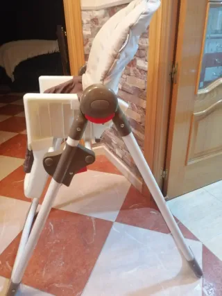 Trona de bebé en perfecto estado