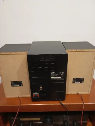 Cadena de sonido JVC negra