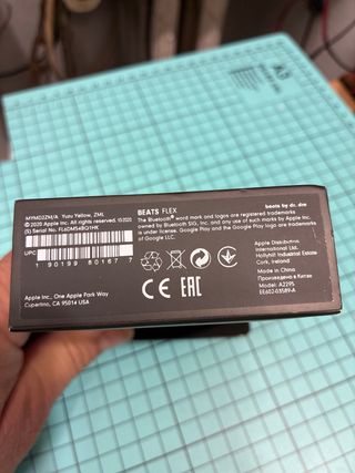 Auriculares Beats Flex inalámbricos amarillos