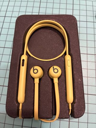 Auriculares Beats Flex inalámbricos amarillos