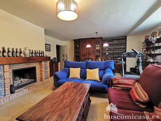 Chalet en venta en Linares