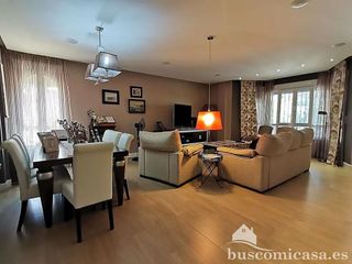 Chalet en venta en Linares