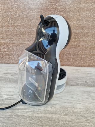 Cafetera Dolce Gusto Negra y Blanca