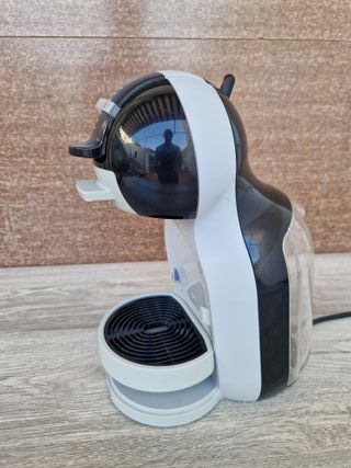Cafetera Dolce Gusto Negra y Blanca