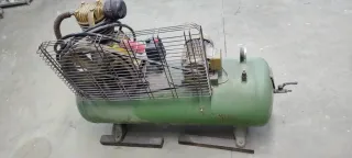 Compresor industrial Puska 100l en buen estado.