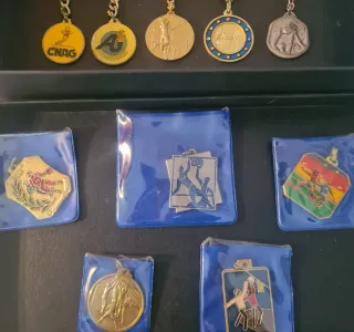 10 Medaglie sportive,  5 con Portachiavi