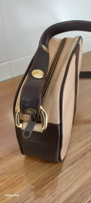 Bolso piel bandolera beige y marrón. Sin estrenar.