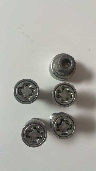Se vende tornillos antirrobo VW GOLF MK7 AUDI SEAT
