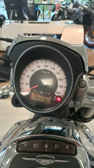 SUZUKI INTRUDER M800