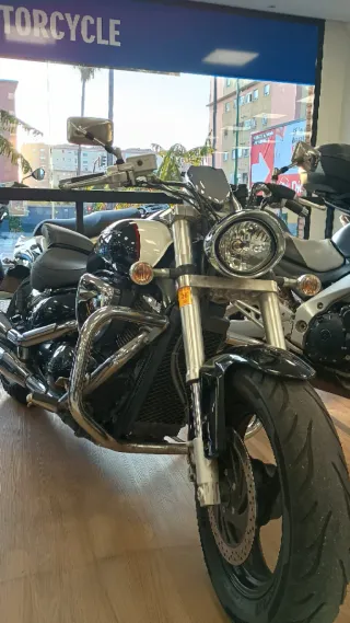 SUZUKI INTRUDER M800