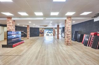 Local comercial en venta en Els Canyars en Castelldefels