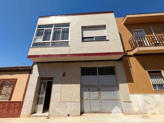 Chalet en venta en Linares