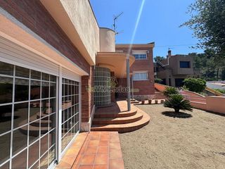 Chalet en venta en Vallirana