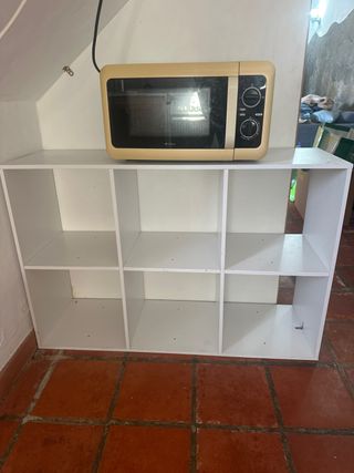 Estantería modular blanca y beige