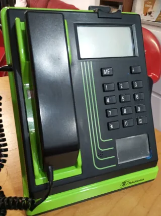 Cabina telefónica Tele-Matrix negra/verde