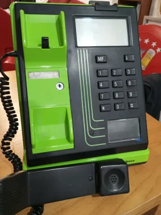 Cabina telefónica Tele-Matrix negra/verde