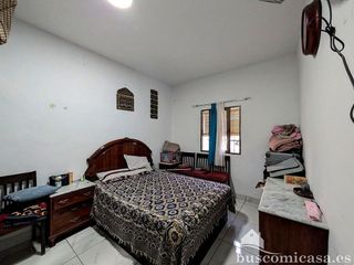 Chalet en venta en Linares