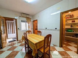 Chalet en venta en Linares