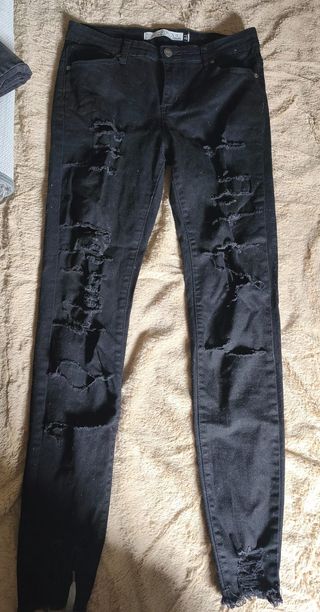 Pantalón negro roto talla 38