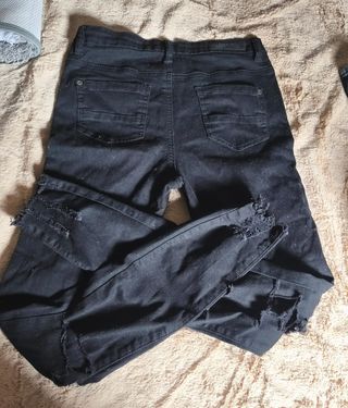 Pantalón negro roto talla 38