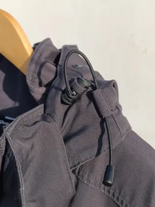 Chaquetón con capucha Negro Robusto y Cálido