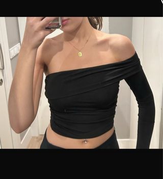 Top asimétrico negro
