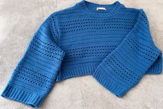 Jersey azul tejido crochet