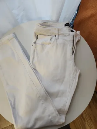 Vaqueros blancos sin estrenar